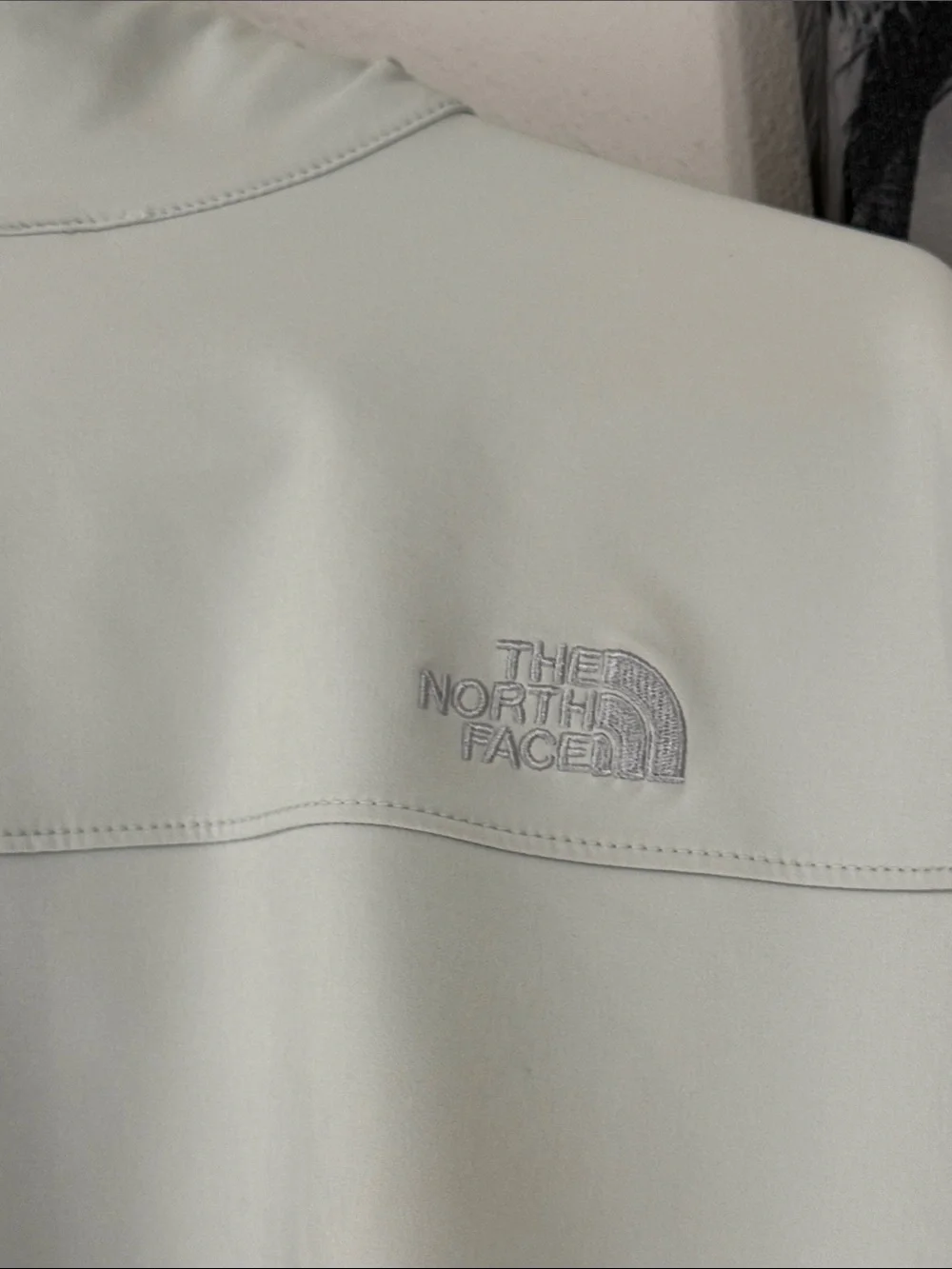The North Face Men’s XL Gray Two-Tone Softshell Jacket Full Zip